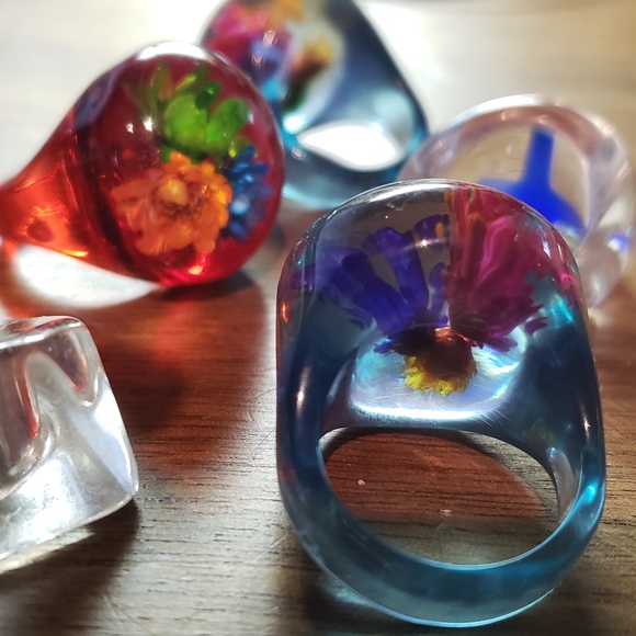 vintage Jewelry - Lot of Five Vintage Lucite Rings vintage Jewelry - Lot of Five Vintage Lucite Rings